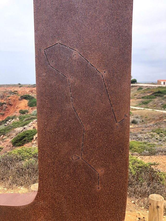 Rusted steel trail marker on the Pontal da Carrapateira trail