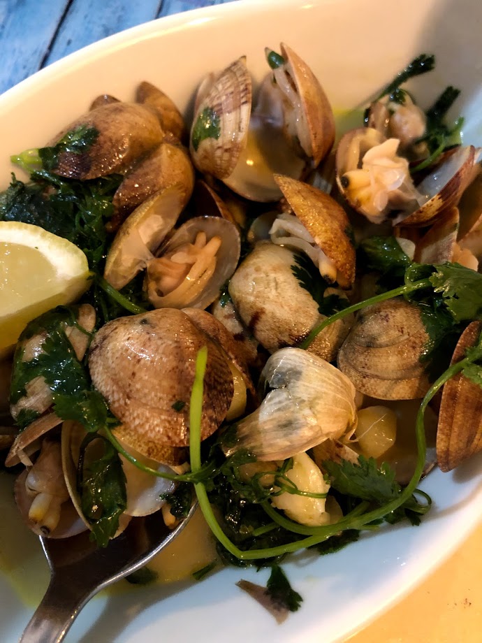 Clams in garlic and herbs at Restaurante III Geração in Aljezur